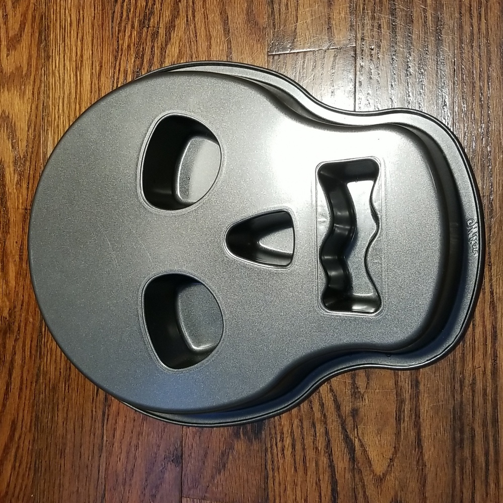 Wilton Skull Shaped Baking Pan - Picture 2 of 6